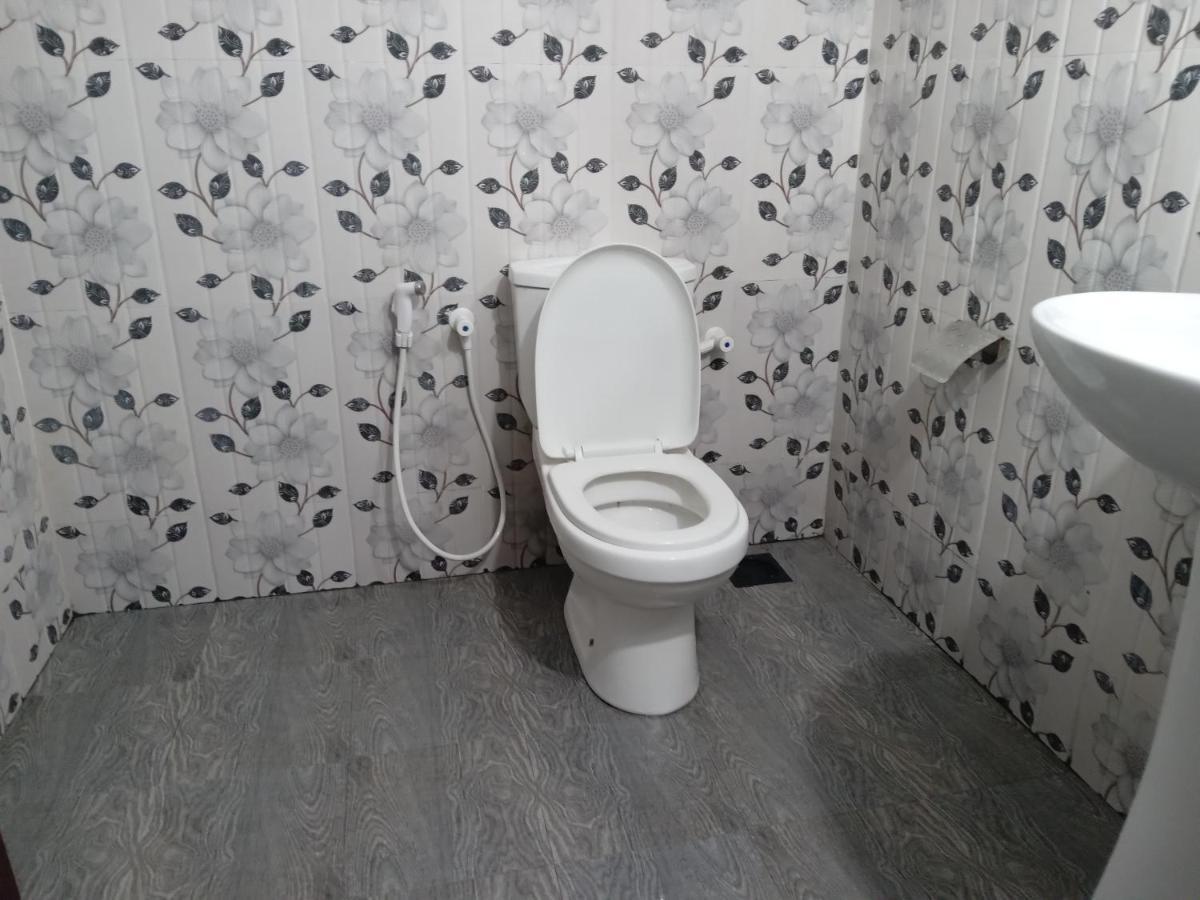 Vibushan Guest House Нилавели Екстериор снимка
