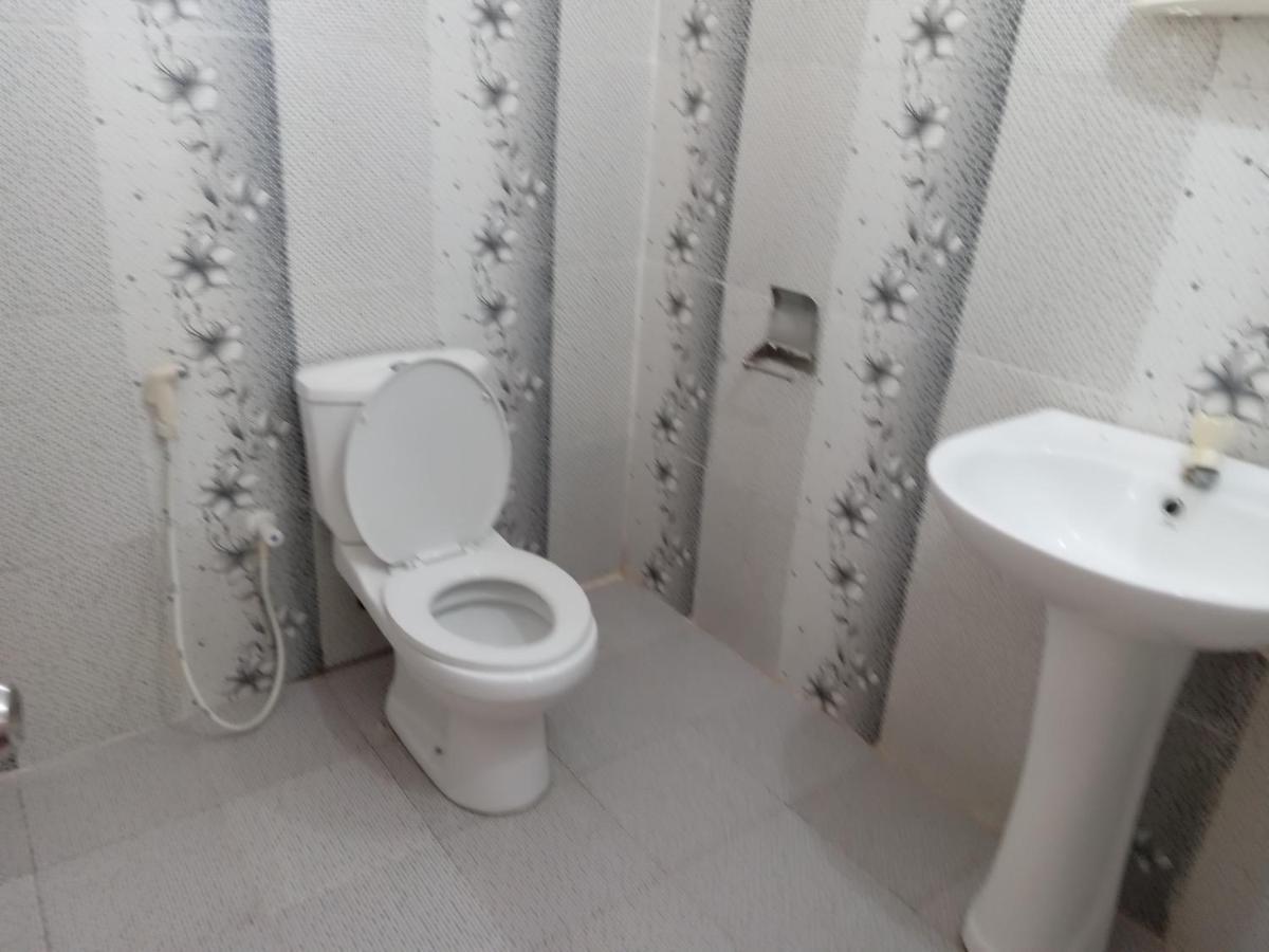 Vibushan Guest House Нилавели Екстериор снимка