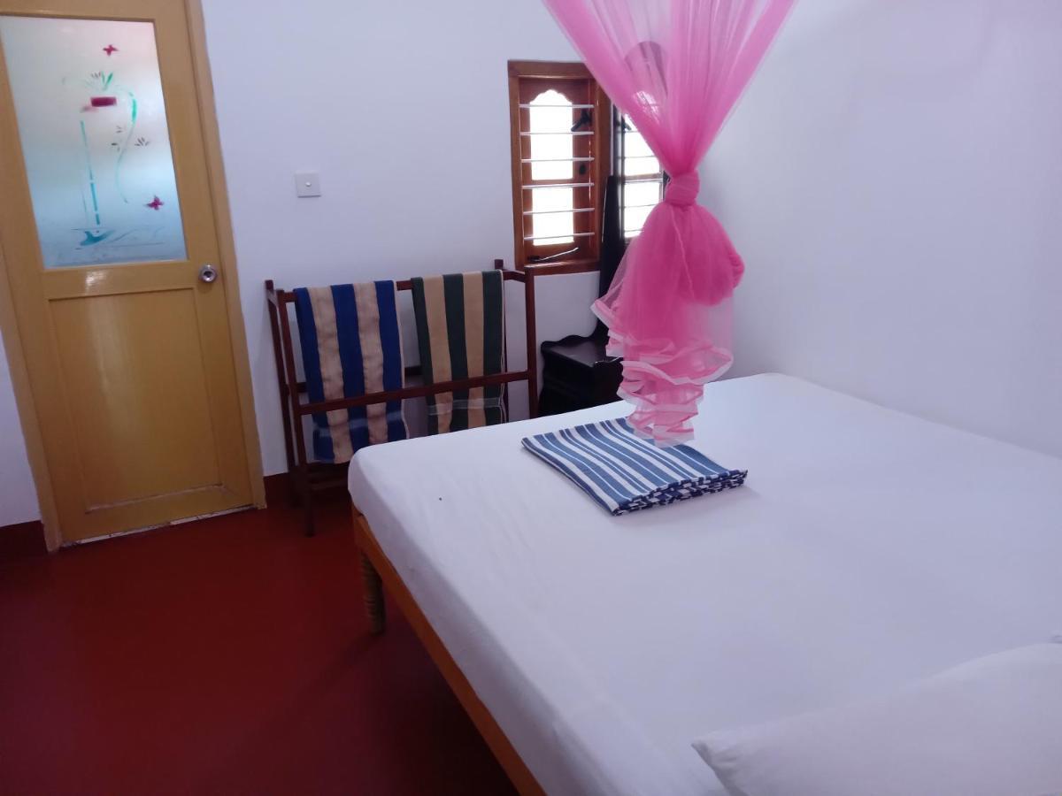 Vibushan Guest House Нилавели Екстериор снимка