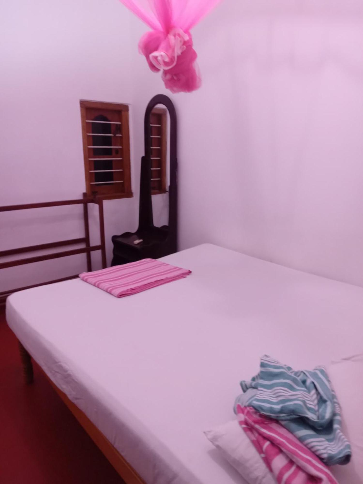 Vibushan Guest House Нилавели Екстериор снимка