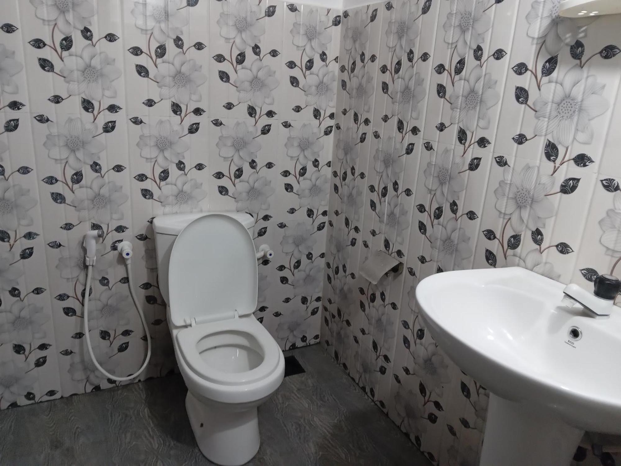 Vibushan Guest House Нилавели Екстериор снимка