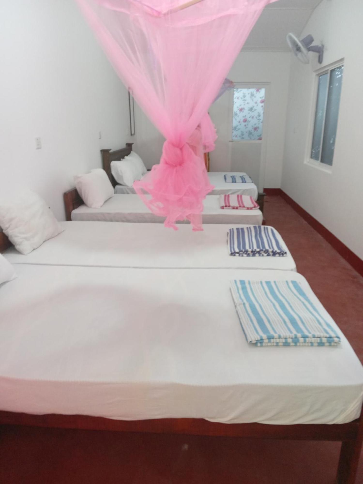 Vibushan Guest House Нилавели Екстериор снимка