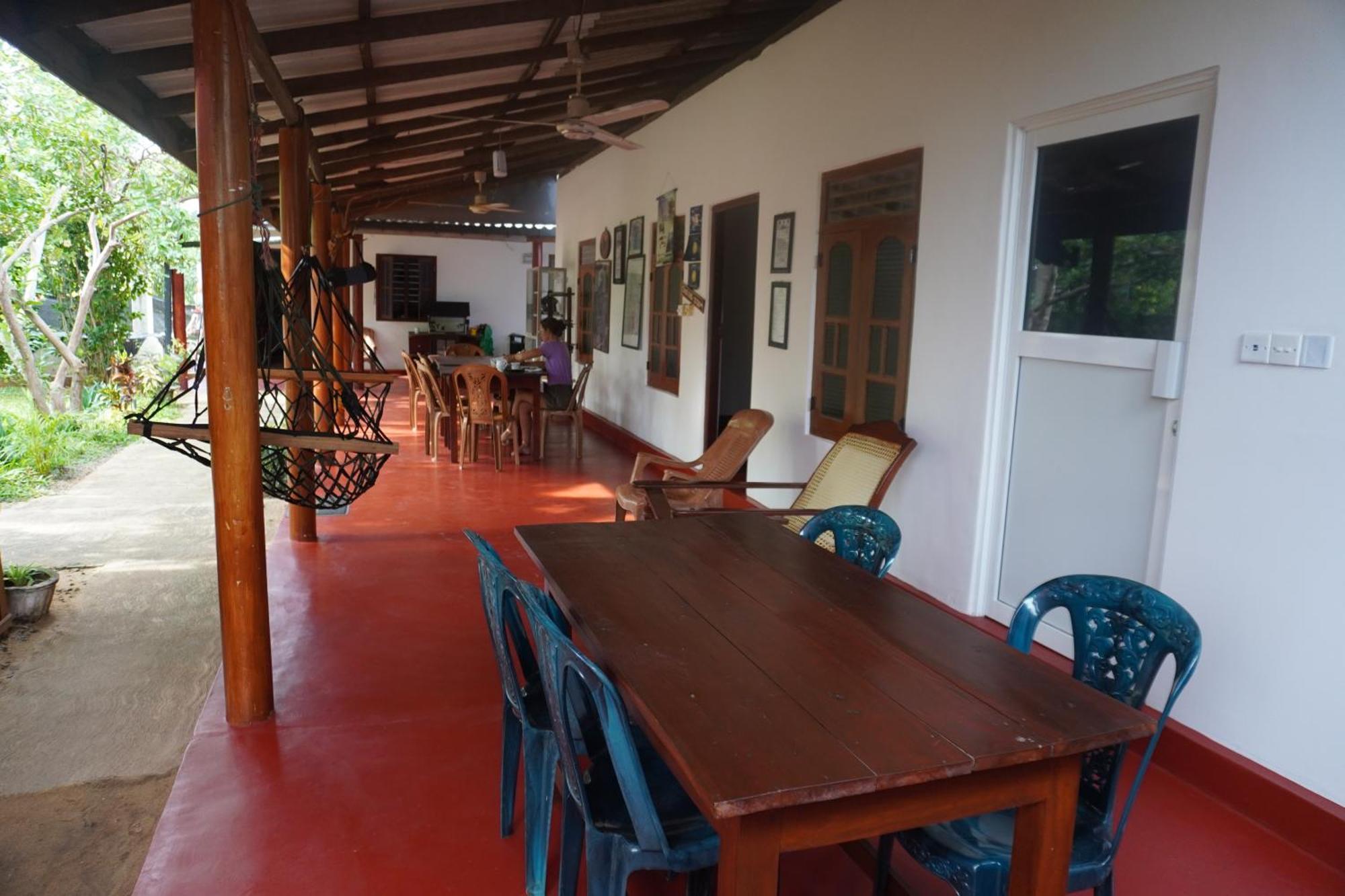 Vibushan Guest House Нилавели Екстериор снимка