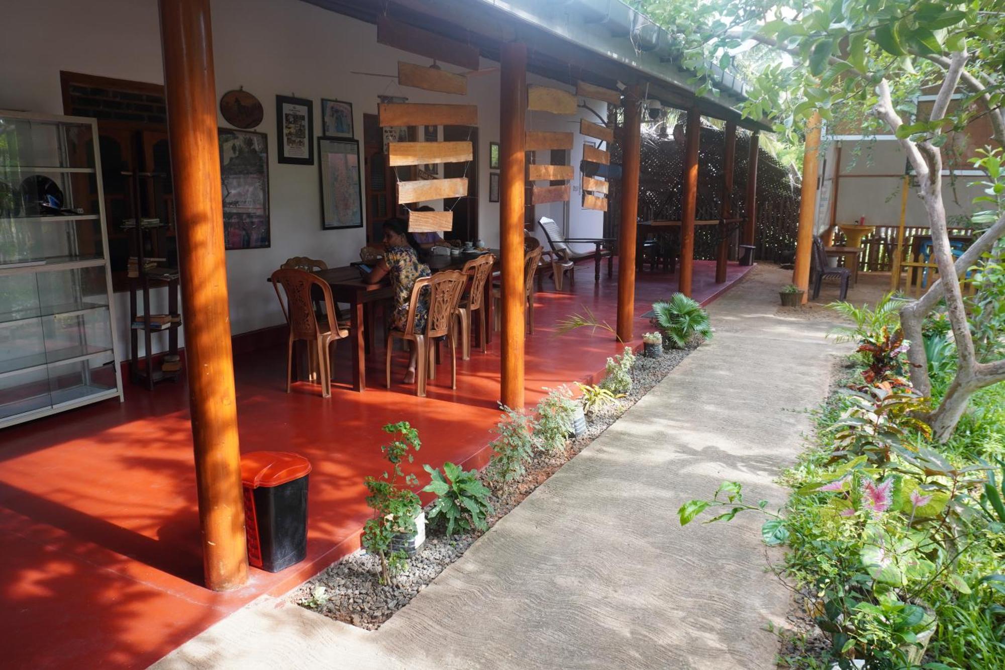 Vibushan Guest House Нилавели Екстериор снимка