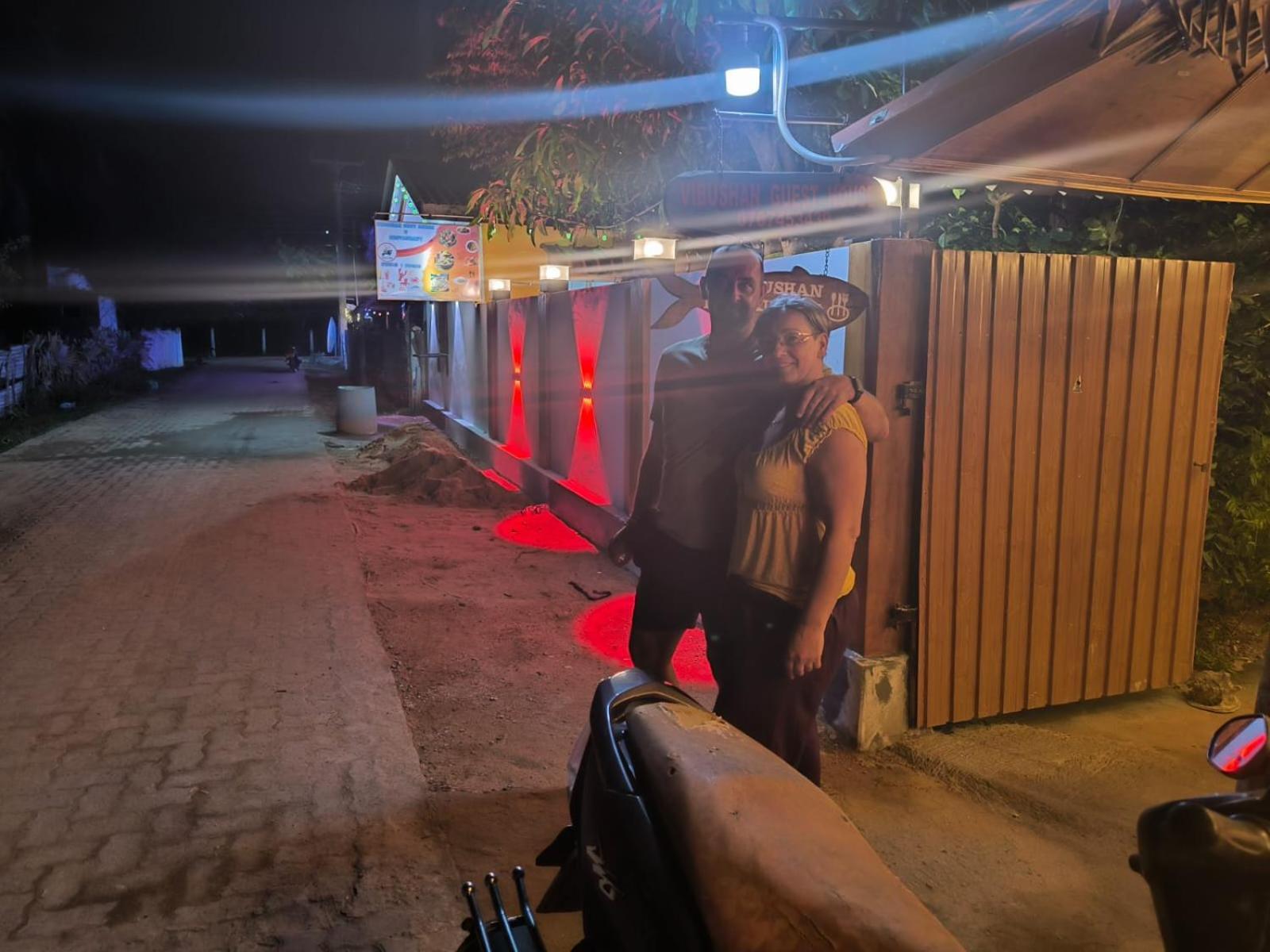 Vibushan Guest House Нилавели Екстериор снимка