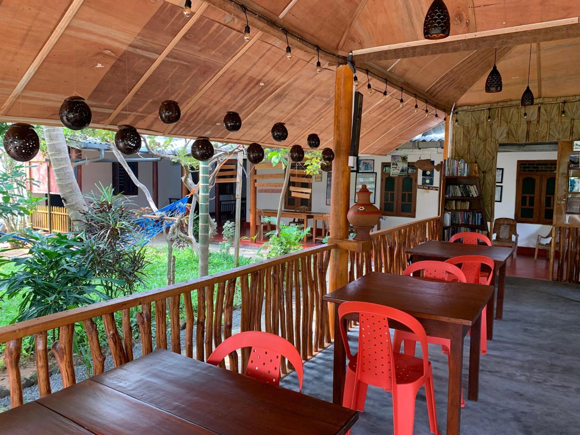 Vibushan Guest House Нилавели Екстериор снимка